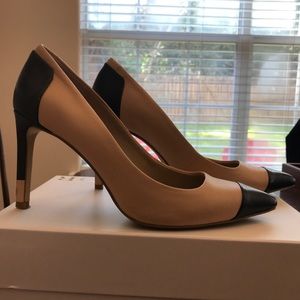 Ann Taylor Black and Creme Colorblock Pumps size 7